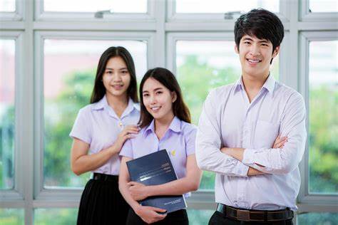 为什么泰国大学要求学生穿校服？